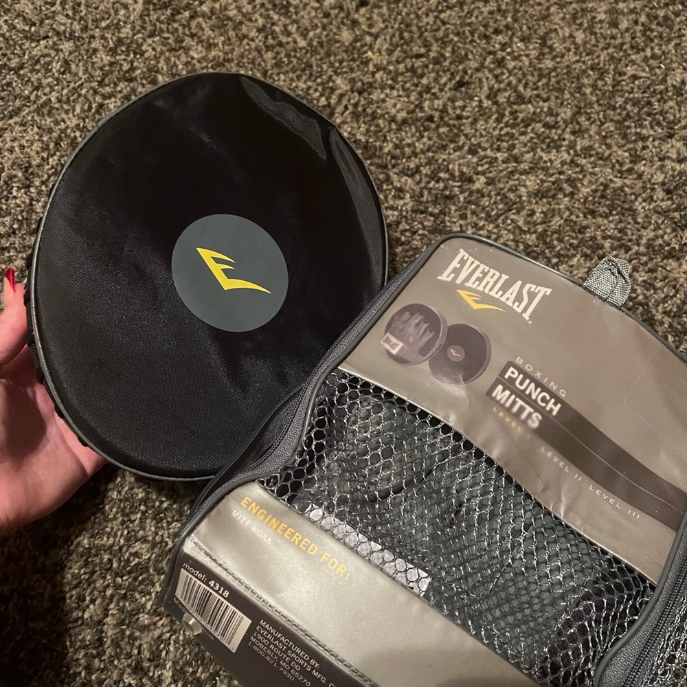 Everlast Punching Mitts